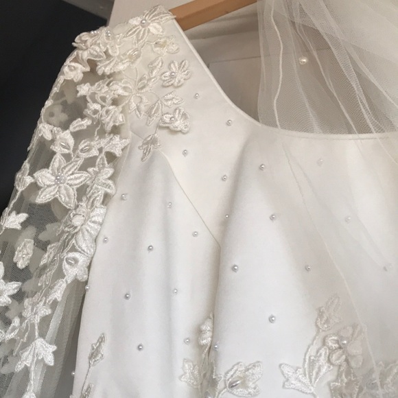 Wedding dress - Picture 8 of 8